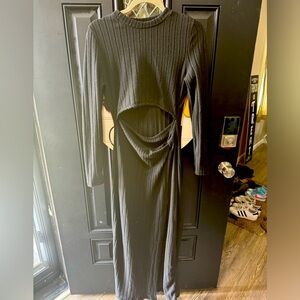 Long black dress with slit on the side and opening in the front